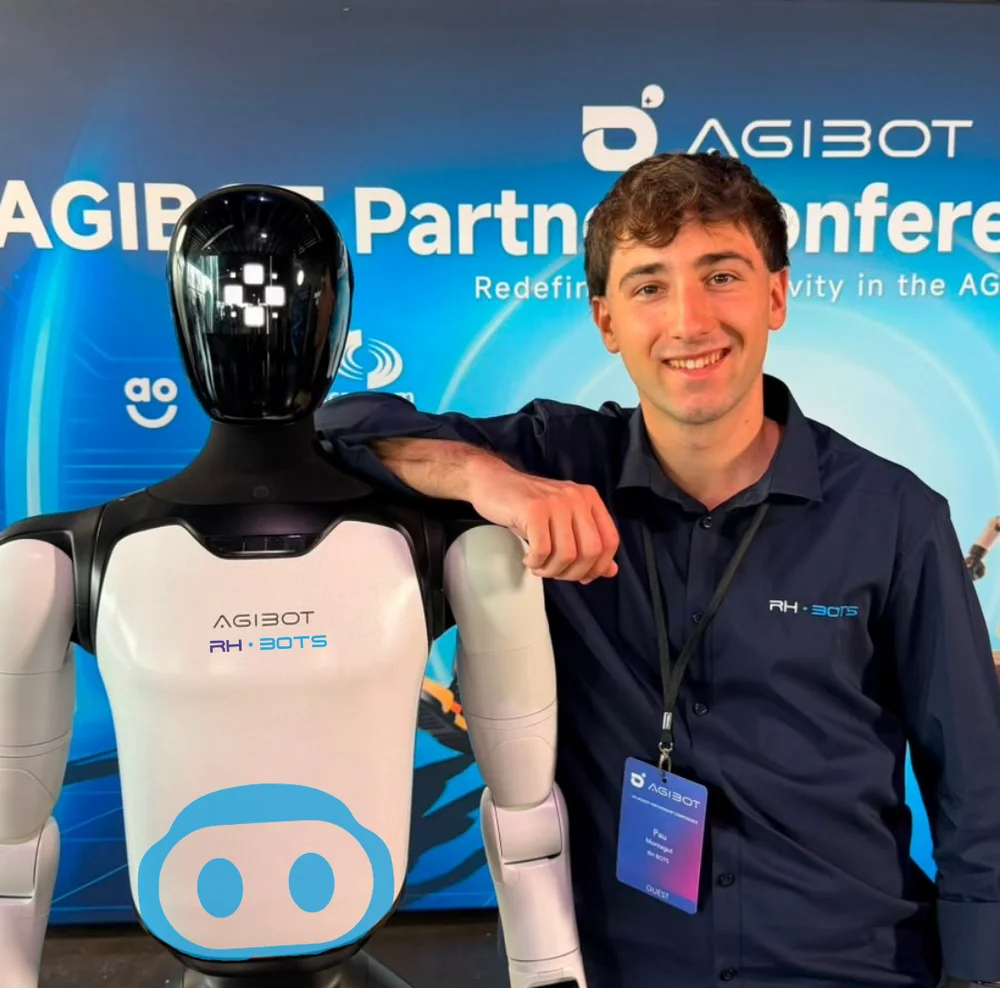 Pau Montagut with an AgiBot A3 humanoid robot at the AgiBot Partner Conference