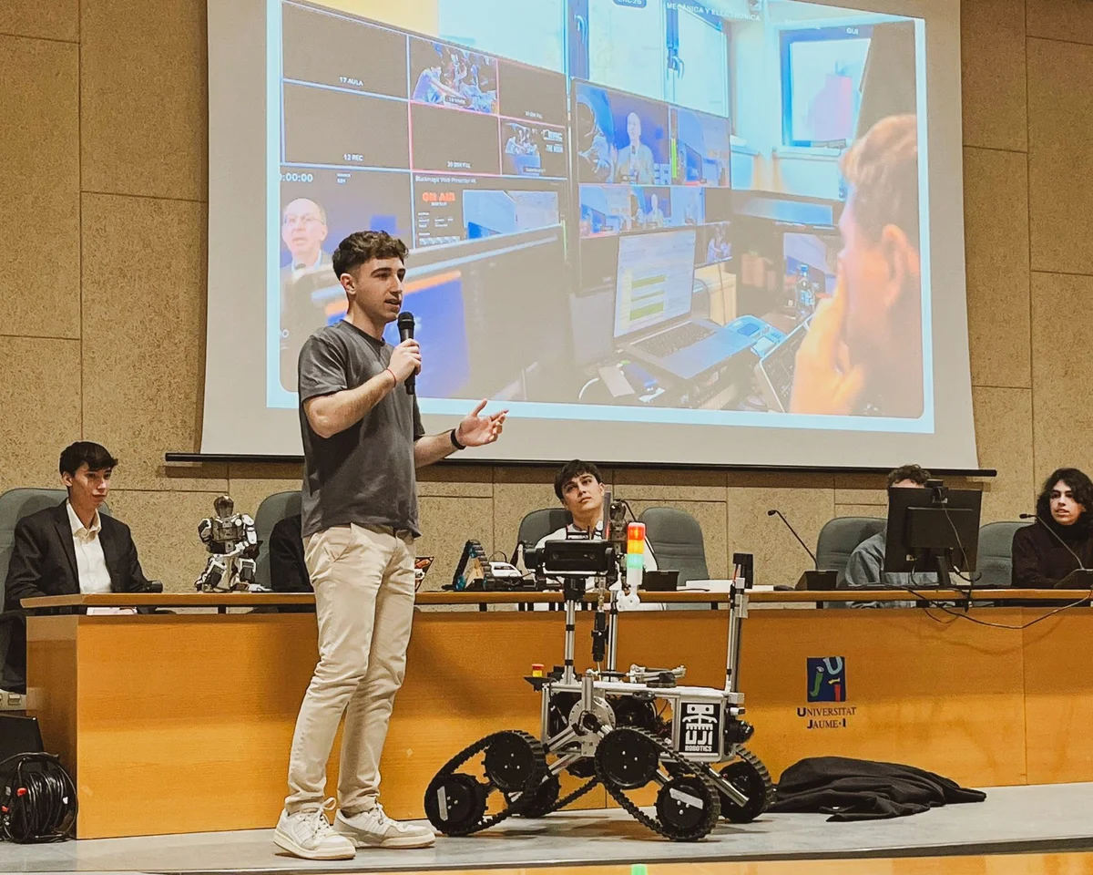UJI Robotics Team presenting rover prototype